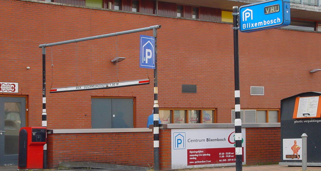 Parkeren bij winkelcentrum Blixembosch in Eindhoven